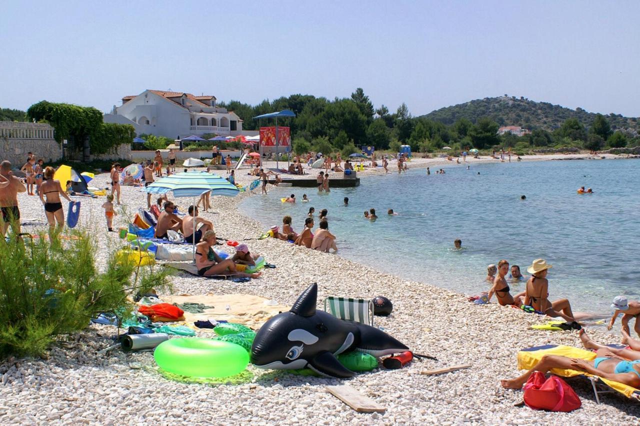 Family Friendly Apartments With A Swimming Pool Rogoznica - 7557 Luaran gambar