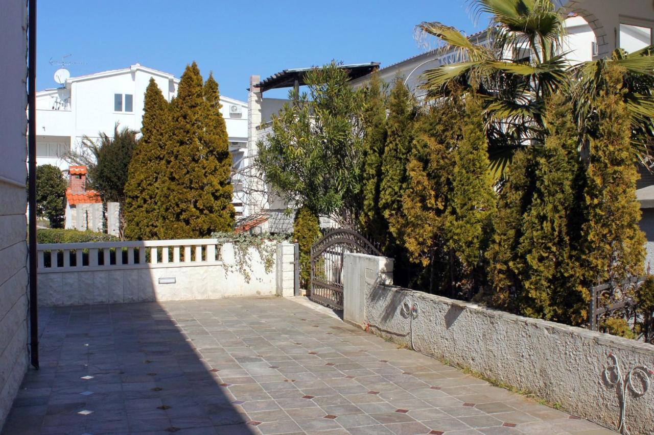 Family Friendly Apartments With A Swimming Pool Rogoznica - 7557 Luaran gambar