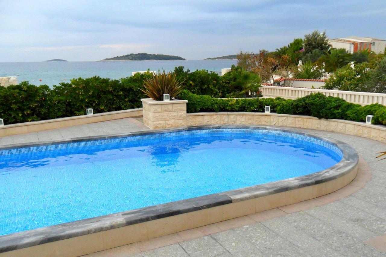 Family Friendly Apartments With A Swimming Pool Rogoznica - 7557 Luaran gambar