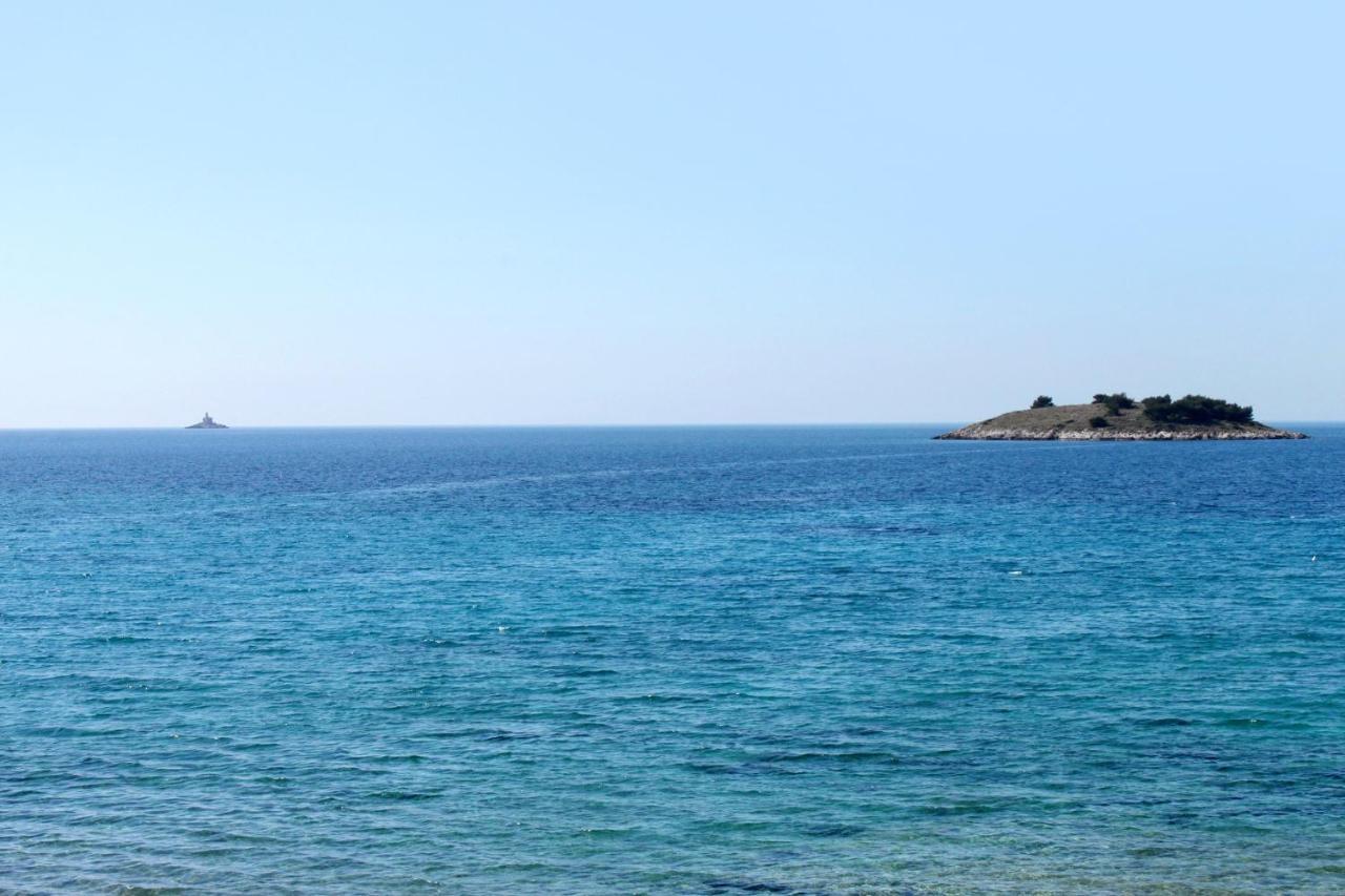 Family Friendly Apartments With A Swimming Pool Rogoznica - 7557 Luaran gambar